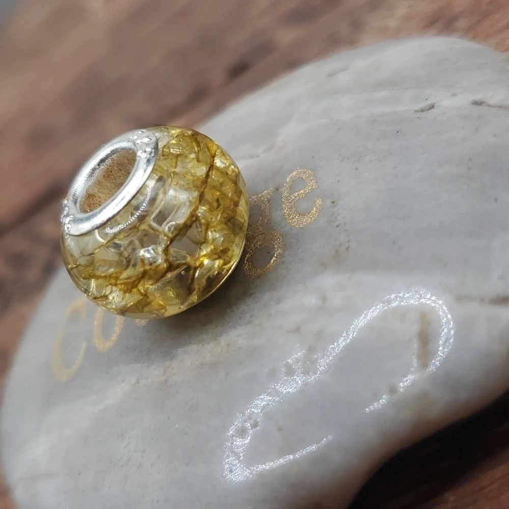Rutilated gold veined quartz charm sterling silver 925‎